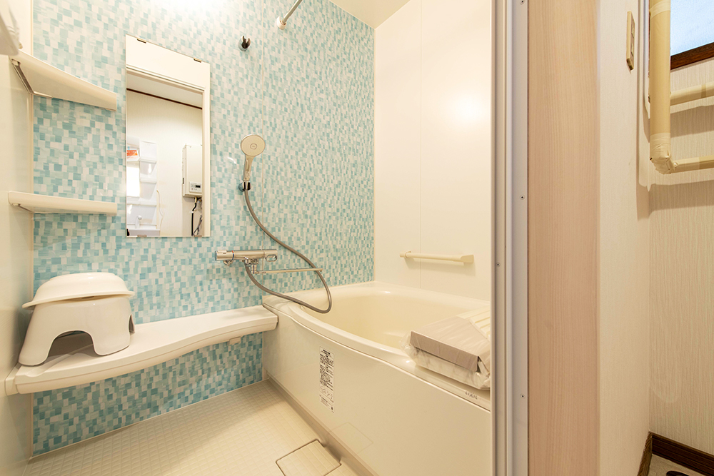 浴室はユニットバスに交換。こんなに清潔でステキな空間になっている